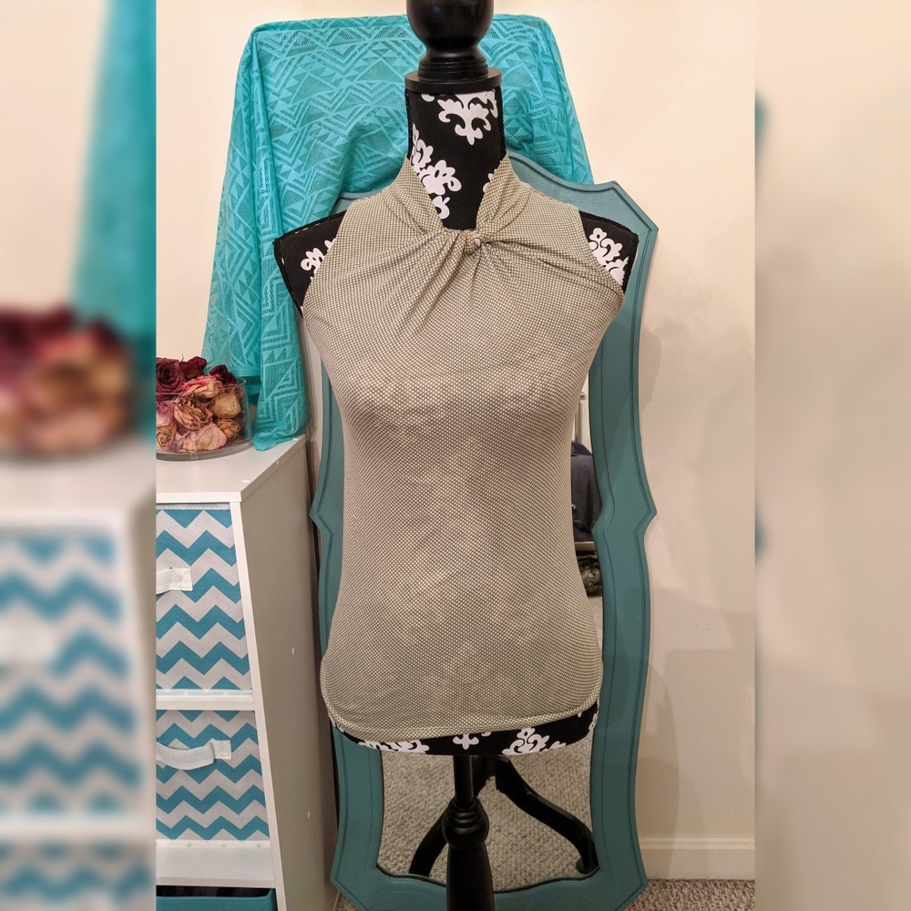 5/$25 Old Navy green and white sleeveless top